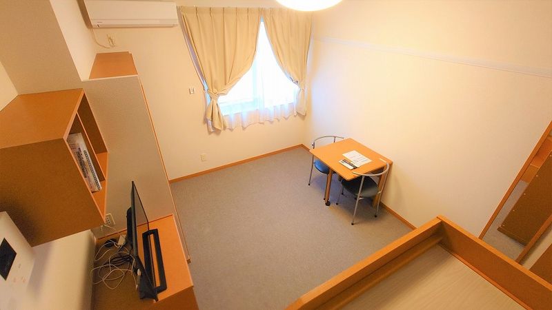 レオパレス梨の木 居間
