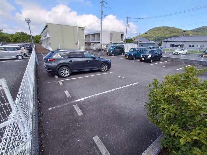 レオパレスボヌール 駐車場