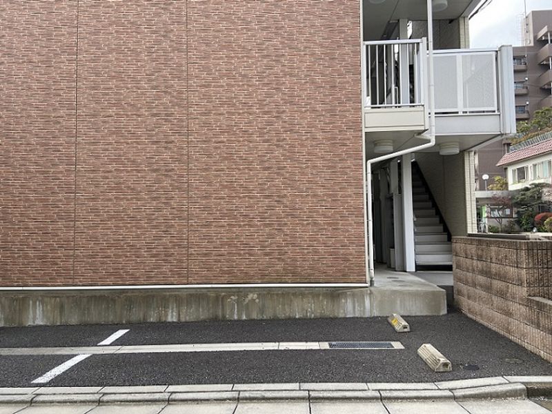 レオパレス彩 駐車場