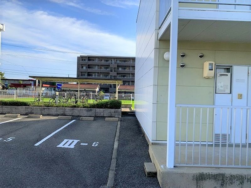 レオパレスＫ２ 駐車場