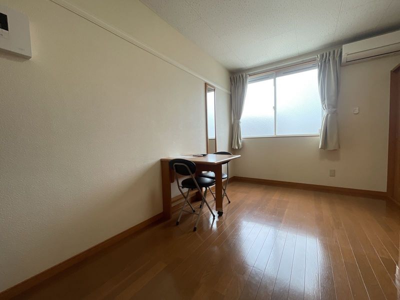 レオパレス楠見中 居間