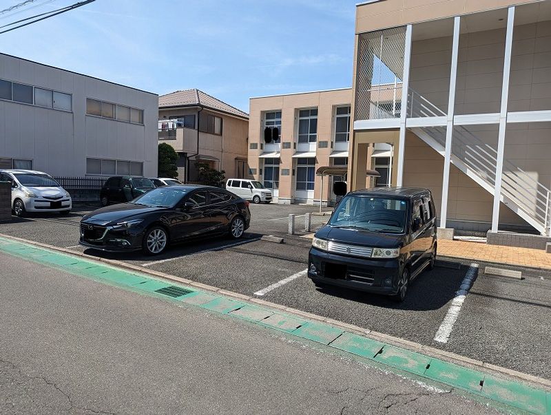 レオパレス富士見 駐車場