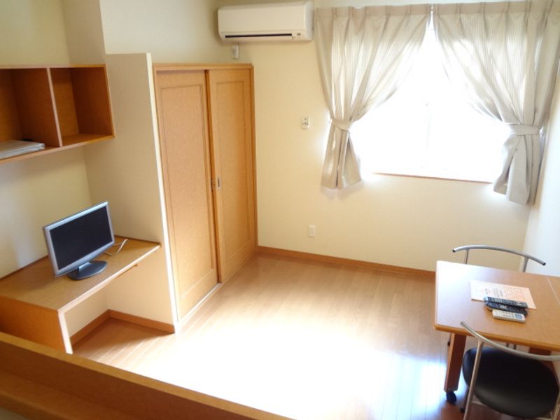レオパレスプラージュ 居間
