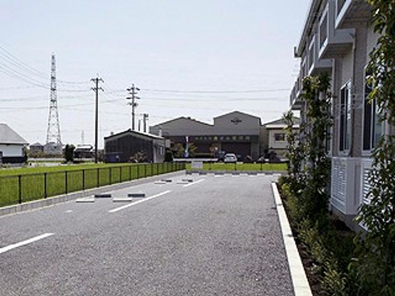 レオパレスＳ＆Ｒ 駐車場