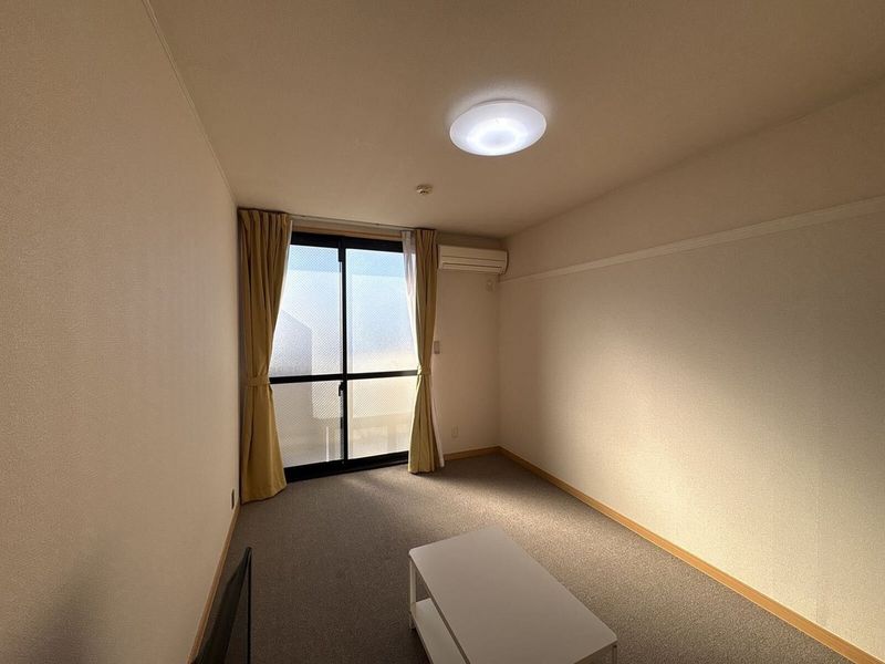 レオパレスサンヴィレッジ 居間