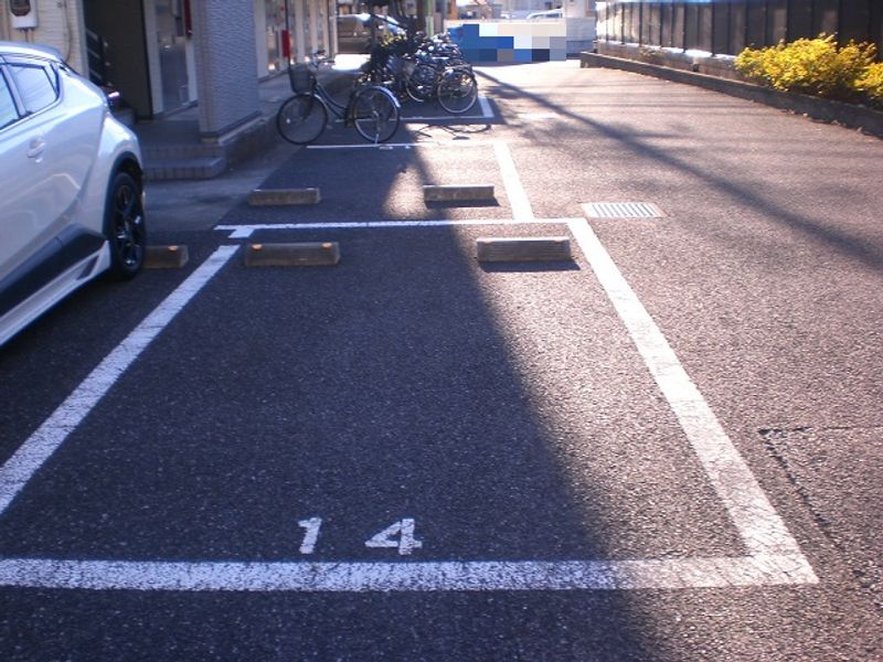 レオパレスブリリアント 駐車場
