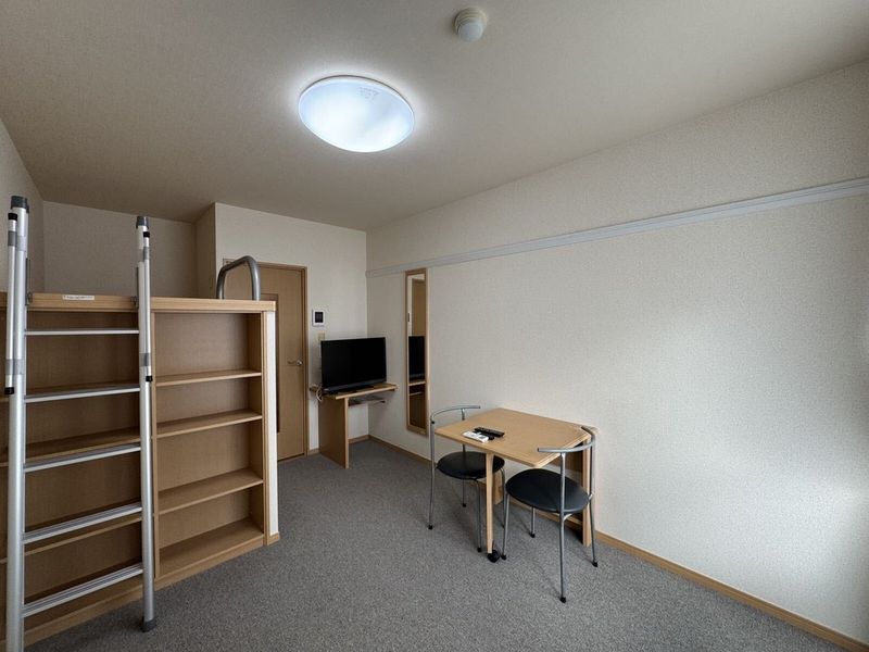 レオパレス虹 居間