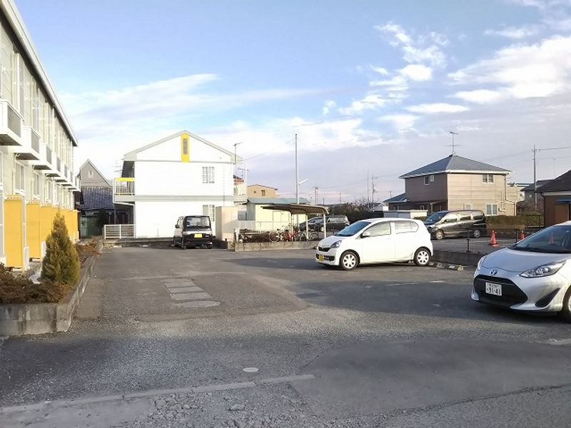 レオパレスブランドミールⅡ 駐車場
