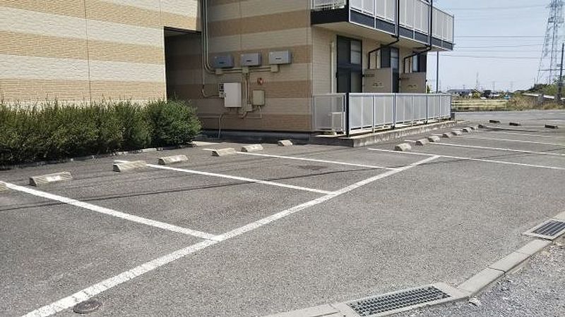 レオパレスカナサラ 駐車場