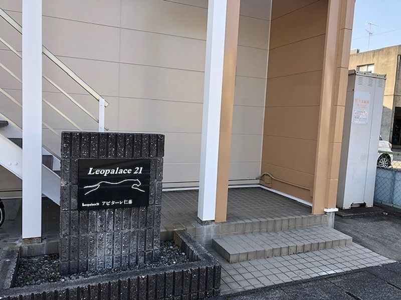 レオパレスアビターレ仁藤 エントランス