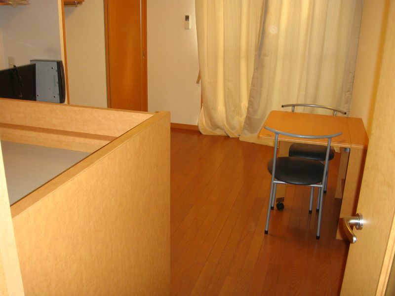 レオパレス上広 居間