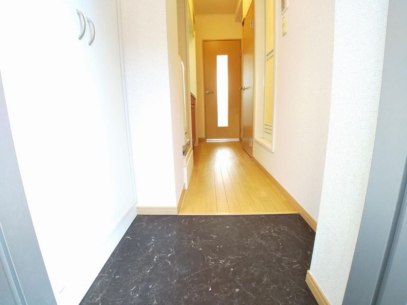 レオパレス喜沢美園 玄関