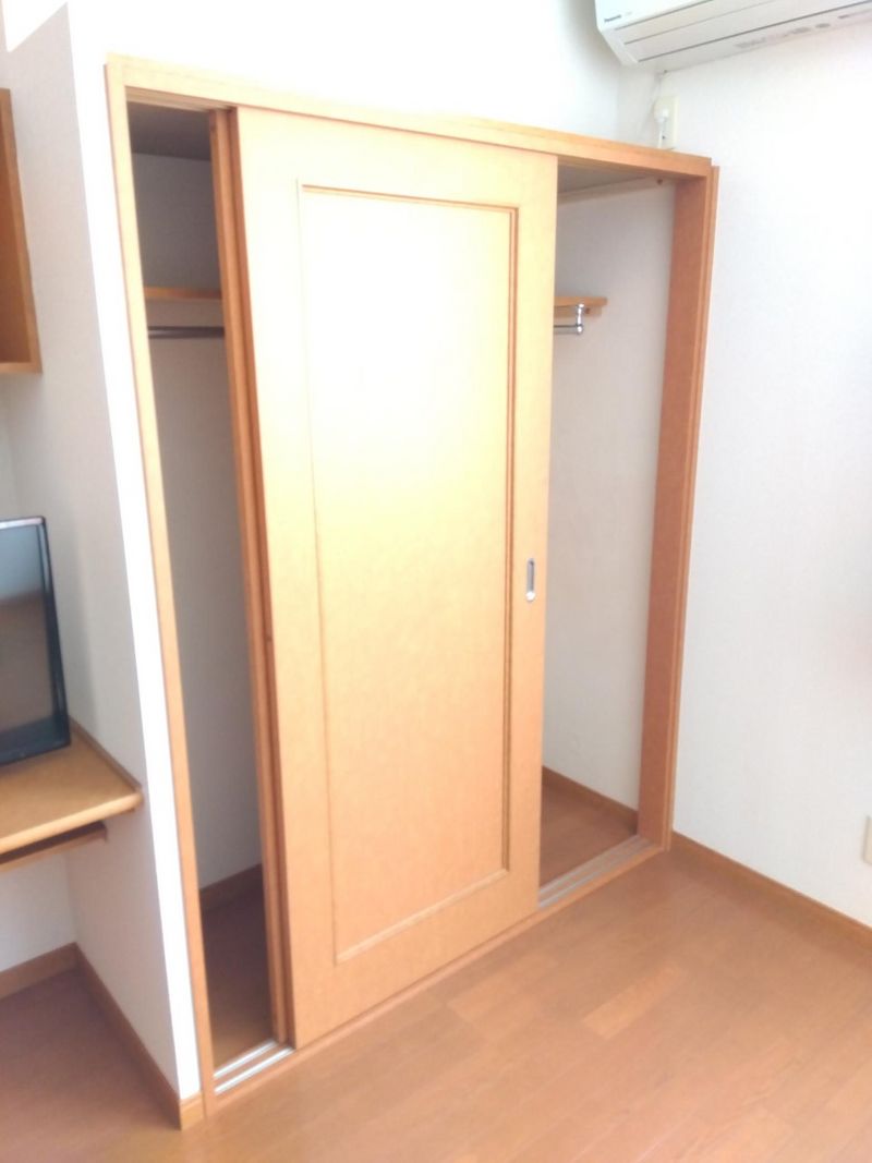 レオパレスプルメリア 収納