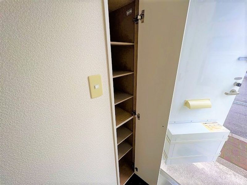 レオパレスペニンシュラＴ 玄関
