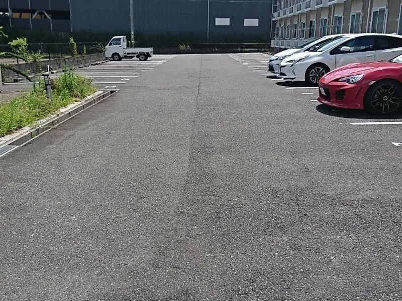 レオパレスさくらいⅡ 駐車場