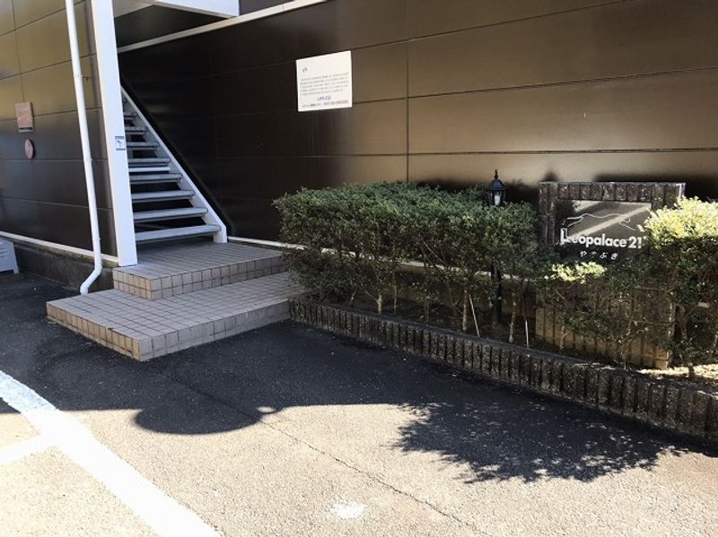 レオパレスやまぶき エントランス