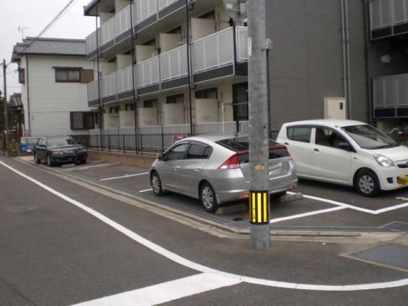 レオパレスＳＡＴＵＫＩ 駐車場