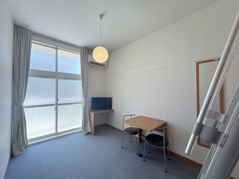 レオパレススカイライン 居間