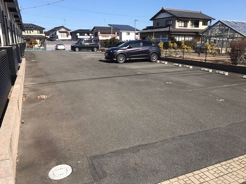 レオパレスきらら 駐車場
