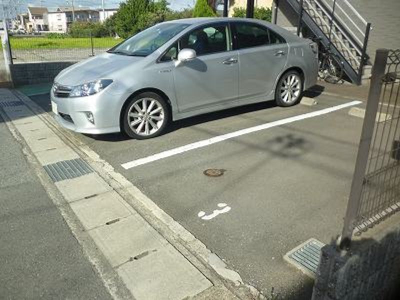 レオパレスセカンドプラザ 駐車場