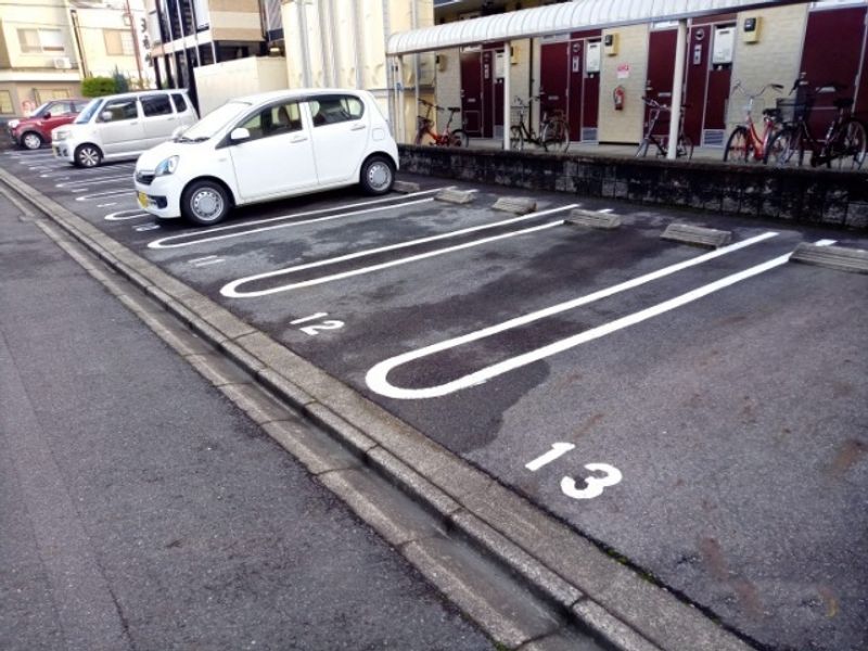 レオパレス志賀 駐車場