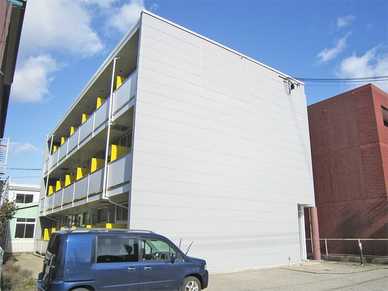 22000 exterior