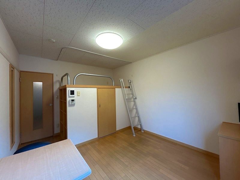 レオネクストやまと 居間