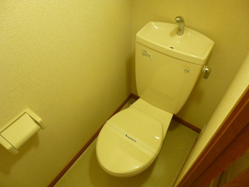レオパレスシェソワ トイレ