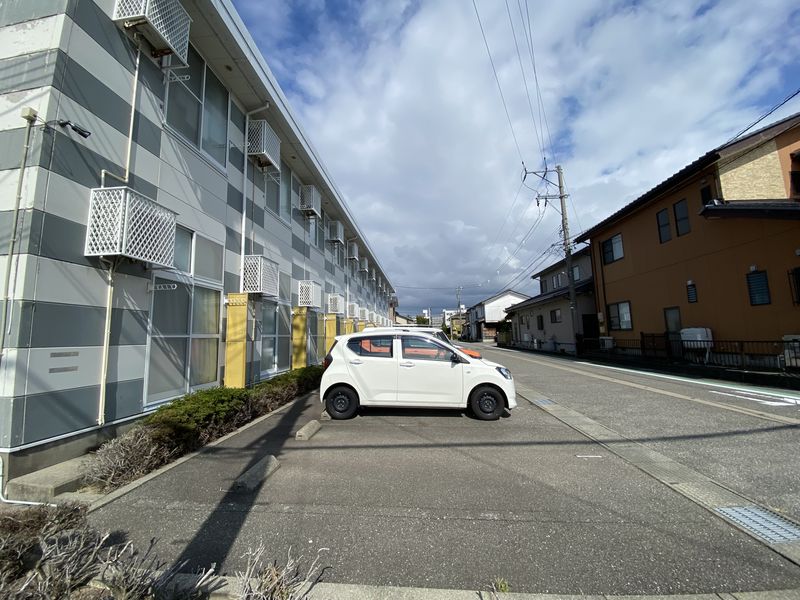 レオパレスエミネンス 駐車場