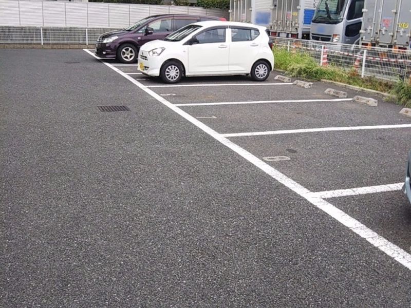 レオパレスグレシア 駐車場