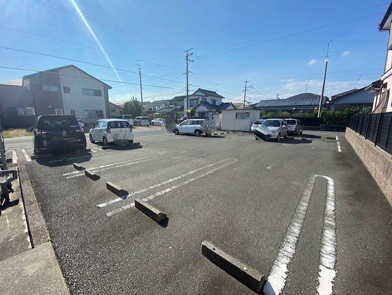 レオパレスサンレイクハーモニー 駐車場
