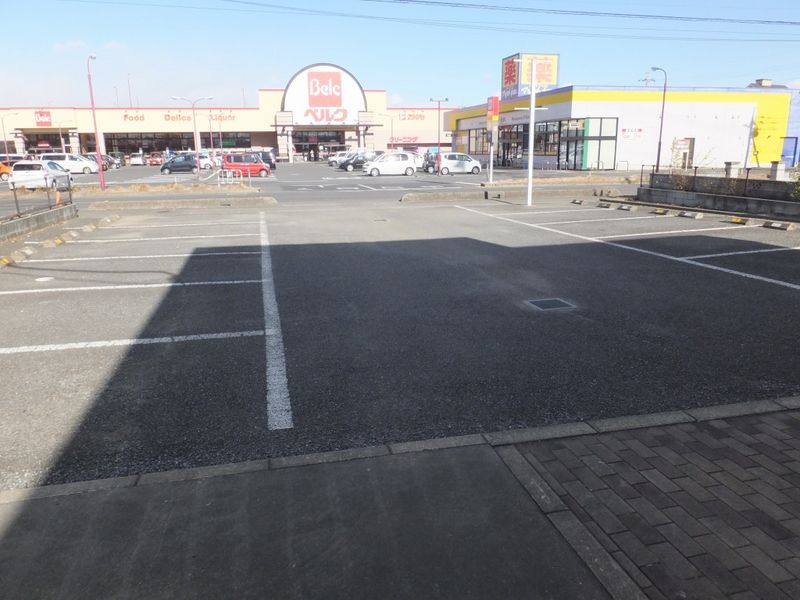 レオパレスＥＲＩＫＡ 駐車場