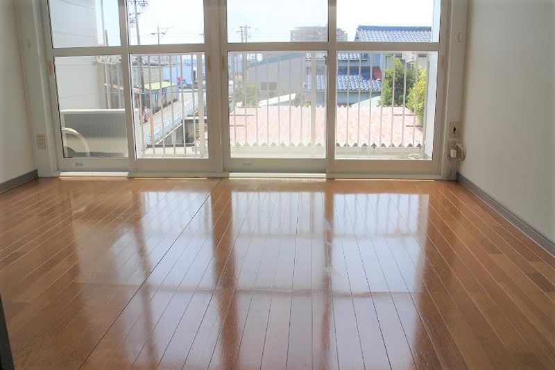 レオパレス和田 居間