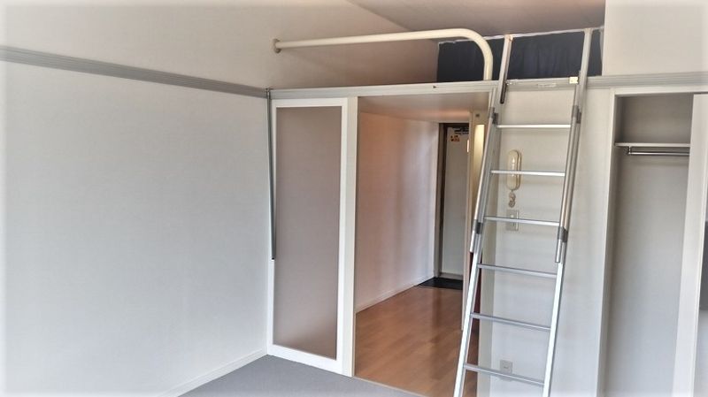 レオパレス栢山 居間