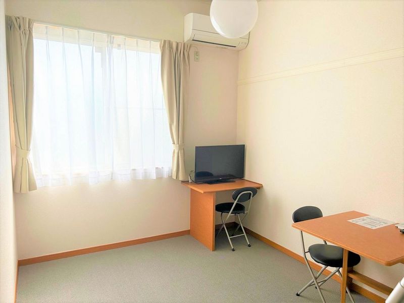 レオパレスシーサイドＢ 居間
