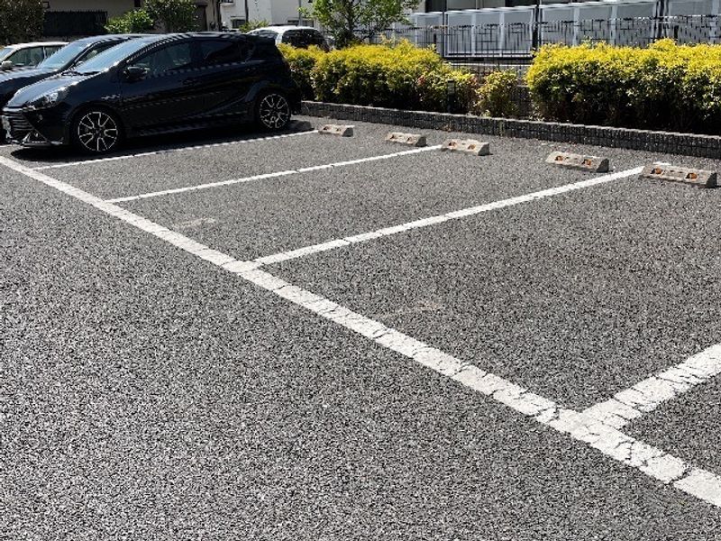 レオパレスカモミールＡ 駐車場