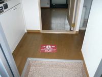 レオパレスカサベルデ 玄関