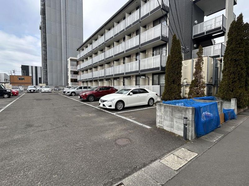 レオパレスりんぶん 駐車場