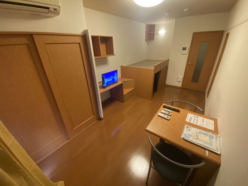 レオパレス鴻の巣 居間