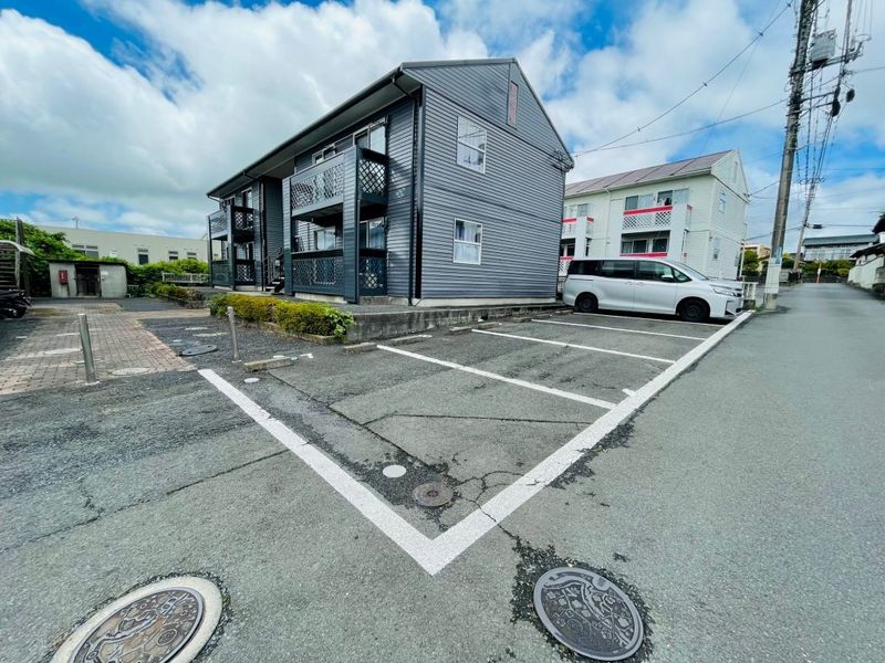 レオパレスフローラルパレスＡ 駐車場