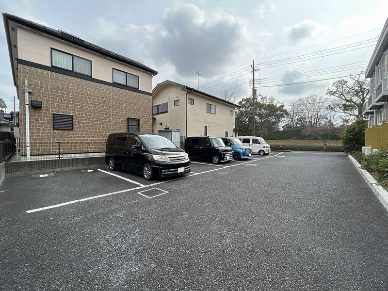 レオパレスセゾン・ドミール 駐車場