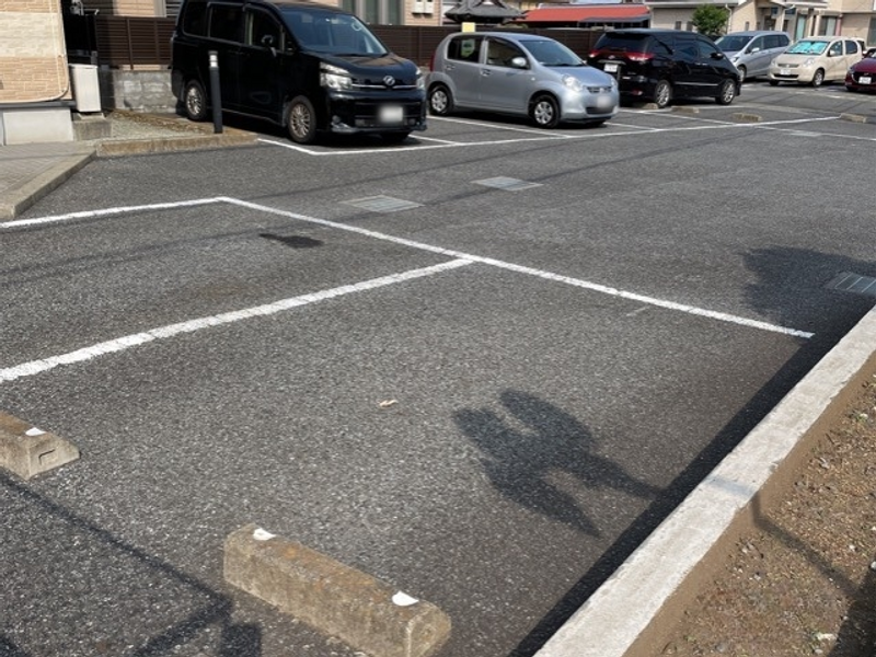 レオパレスブリエ 駐車場