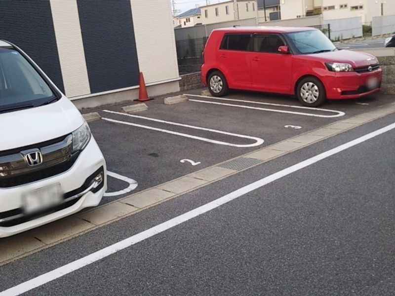 レオネクストＫ 駐車場