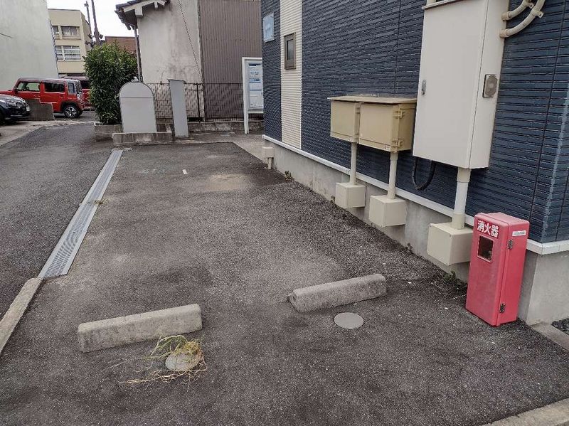 レオネクスト地行場 駐車場