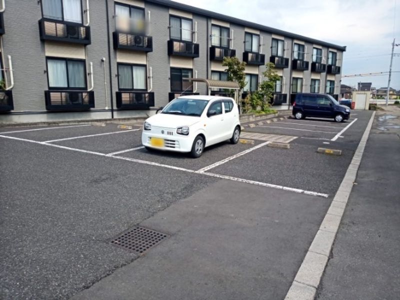 レオパレスパーシモン 駐車場