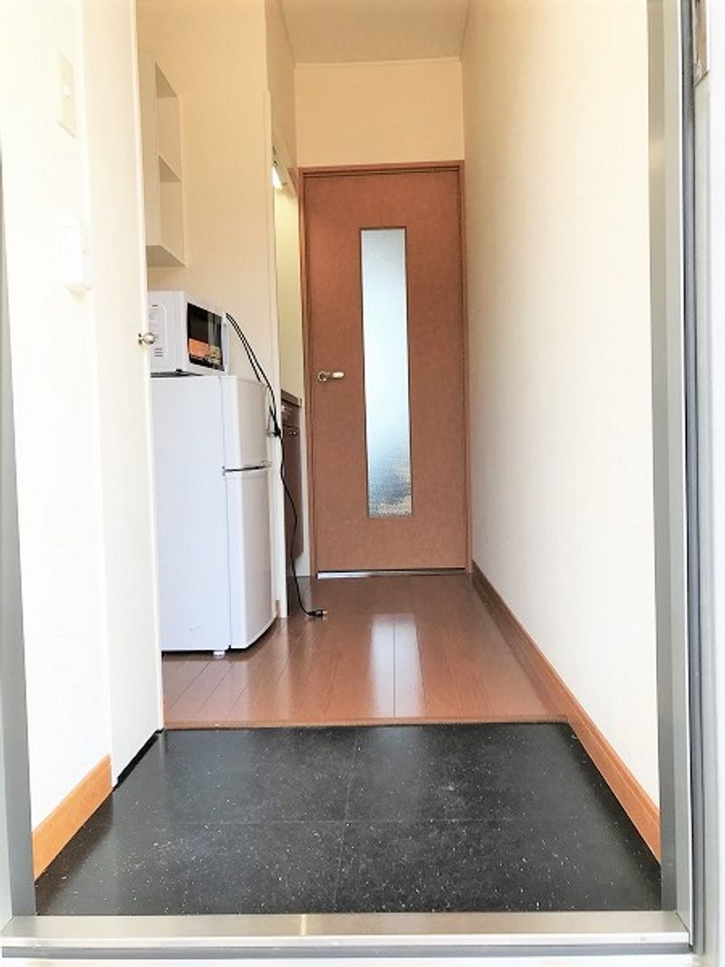レオパレスコンフォースオマタ 玄関