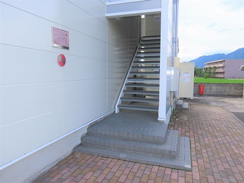 レオパレス諏訪形 エントランス