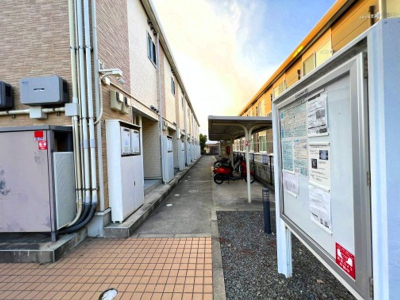 レオパレスフルール エントランス