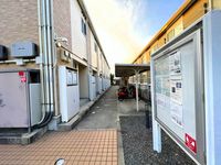 レオパレスフルール エントランス