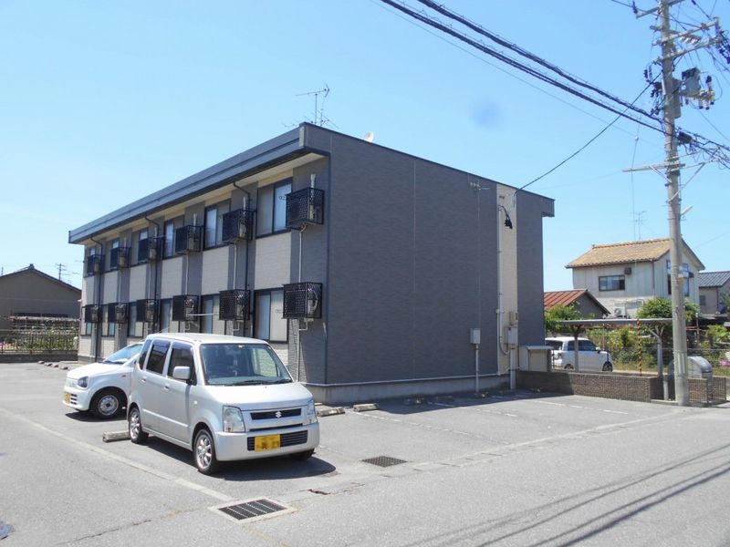 レオパレスアサガオ 駐車場